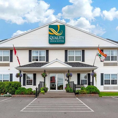 Quality Inn & Suites Cornwall Exteriör bild