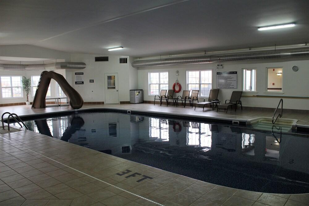 Quality Inn & Suites Cornwall Exteriör bild