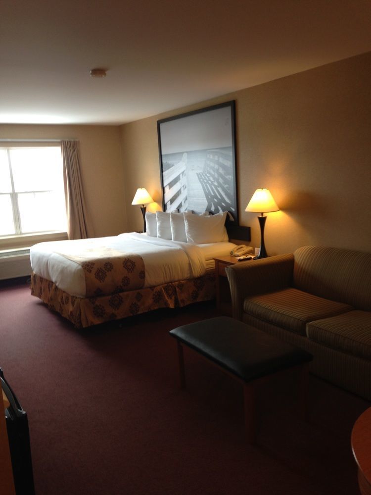Quality Inn & Suites Cornwall Exteriör bild