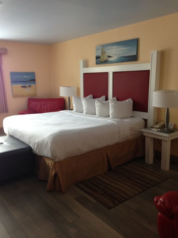 Quality Inn & Suites Cornwall Exteriör bild