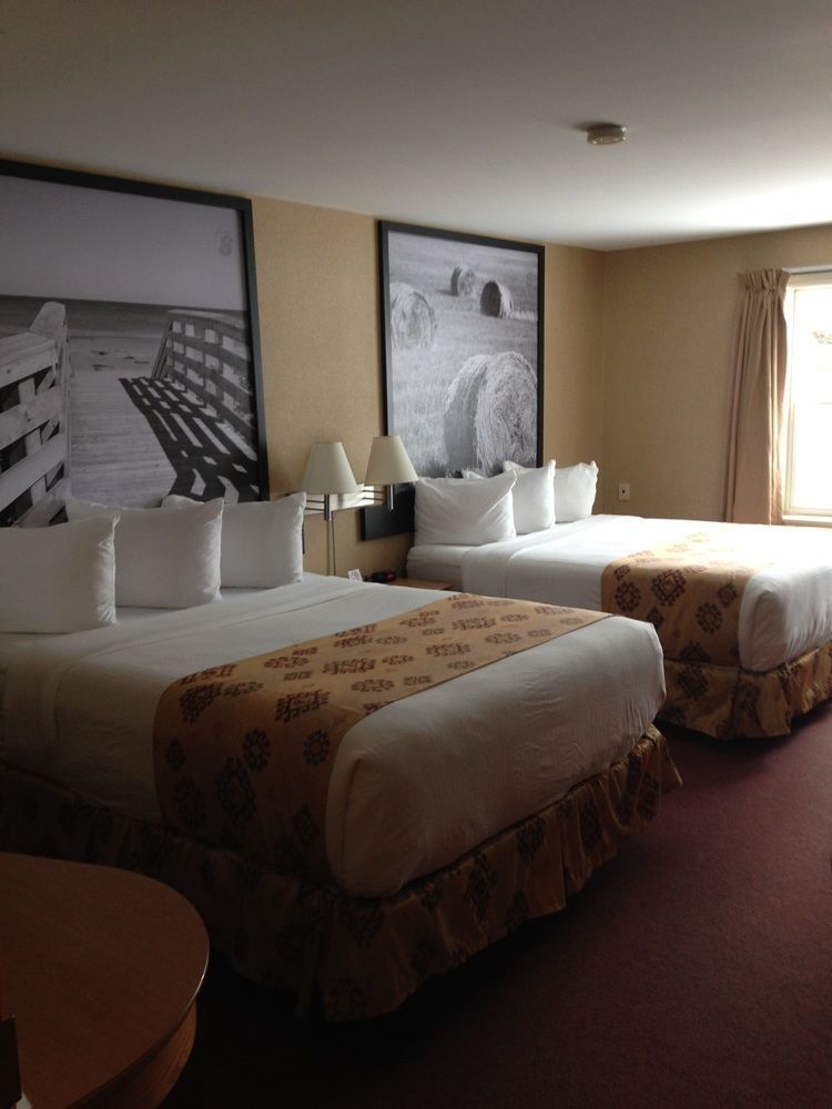 Quality Inn & Suites Cornwall Exteriör bild