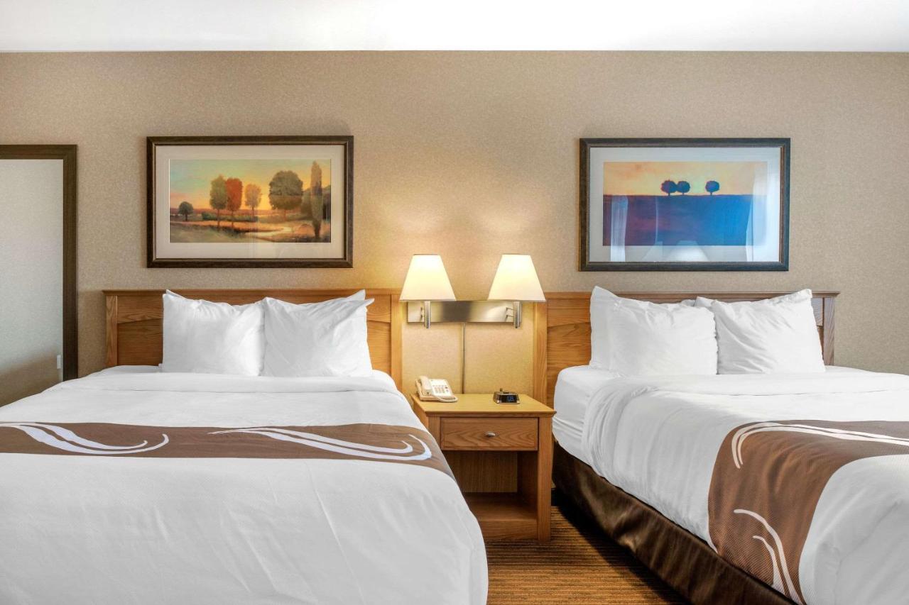 Quality Inn & Suites Cornwall Exteriör bild