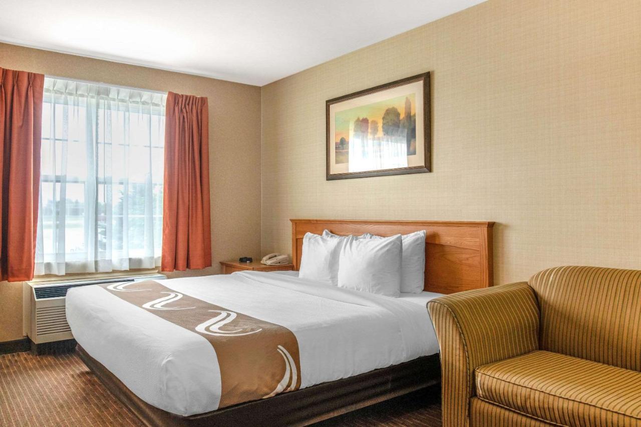 Quality Inn & Suites Cornwall Exteriör bild