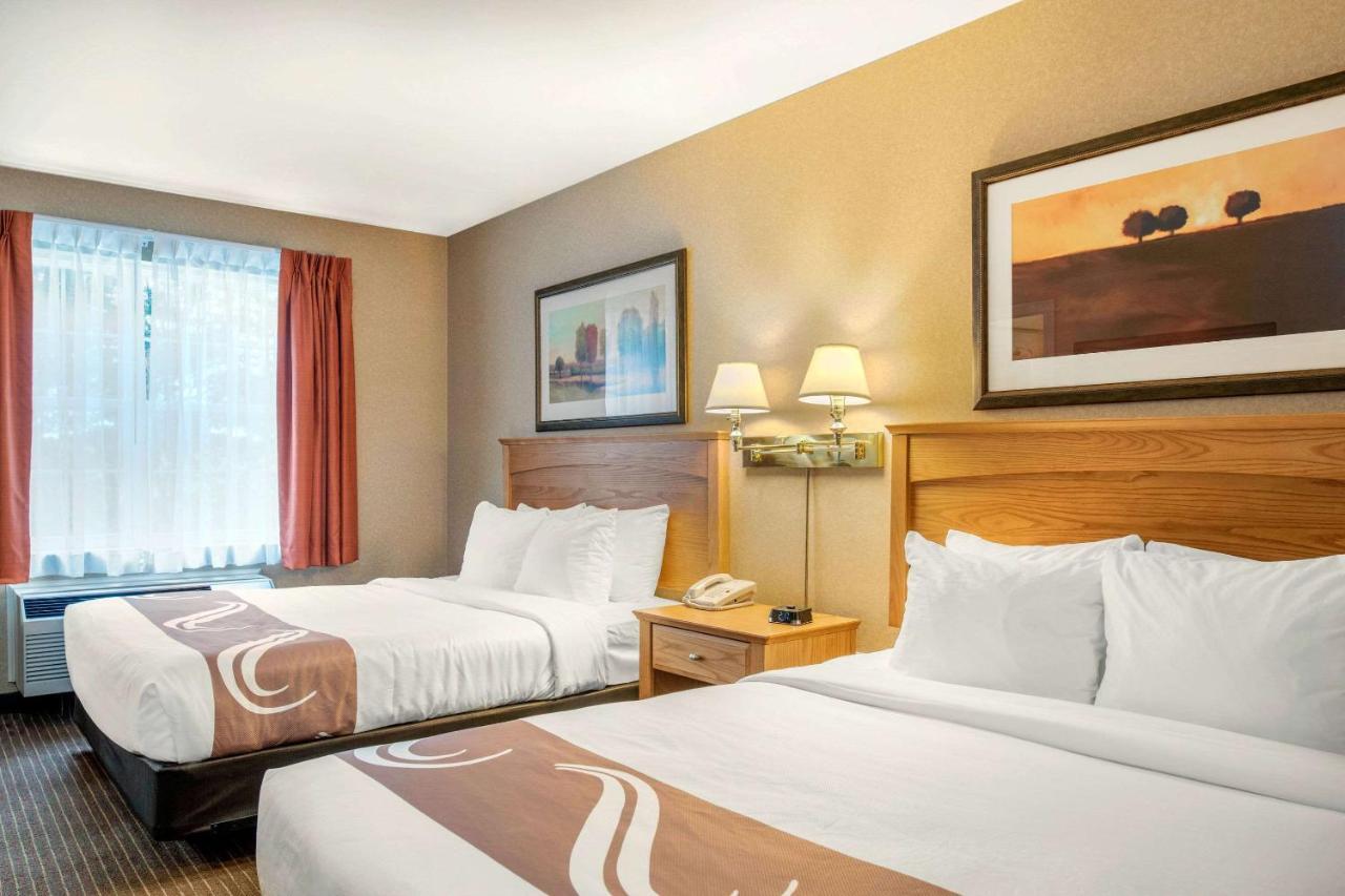 Quality Inn & Suites Cornwall Exteriör bild