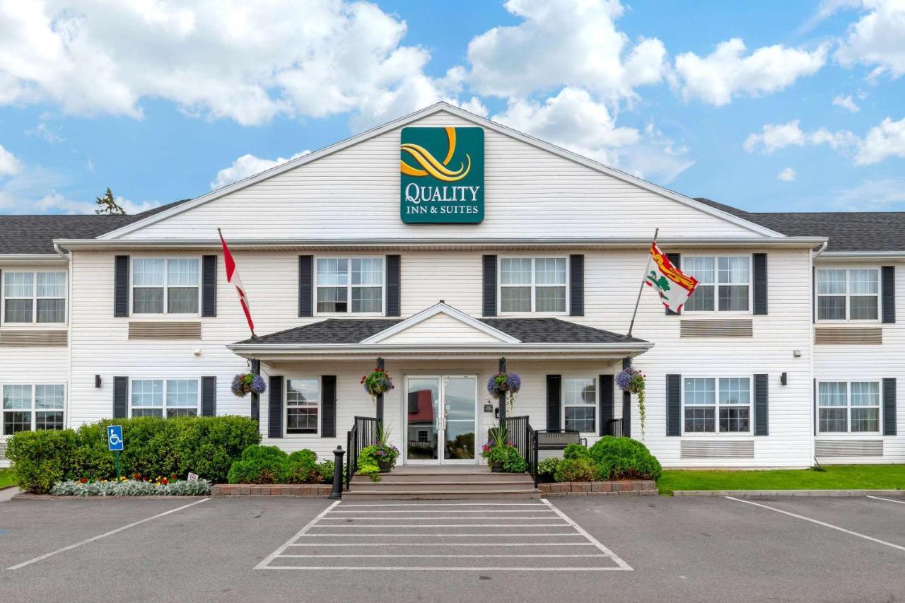 Quality Inn & Suites Cornwall Exteriör bild