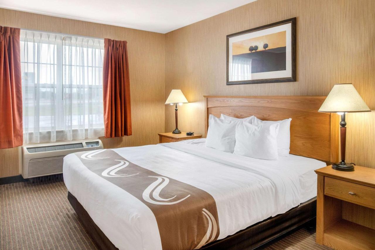 Quality Inn & Suites Cornwall Exteriör bild