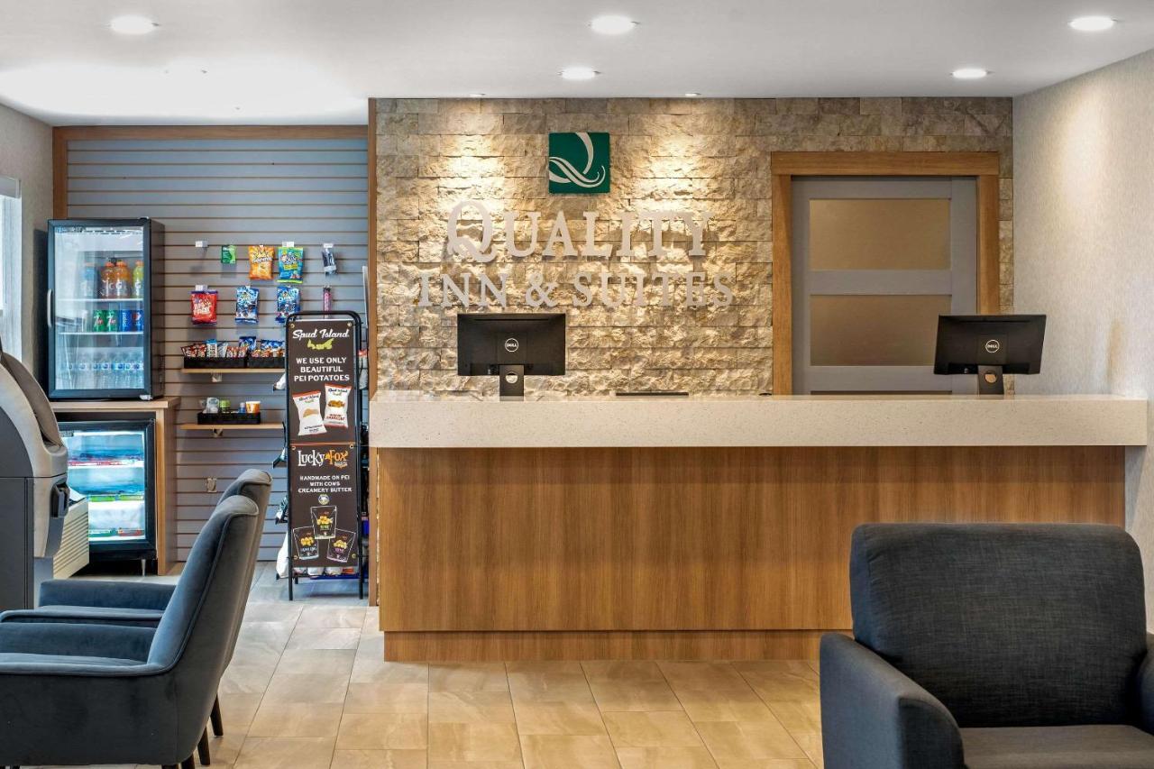 Quality Inn & Suites Cornwall Exteriör bild