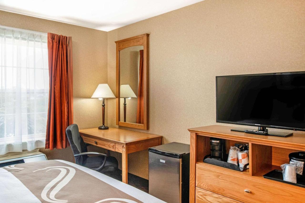 Quality Inn & Suites Cornwall Exteriör bild