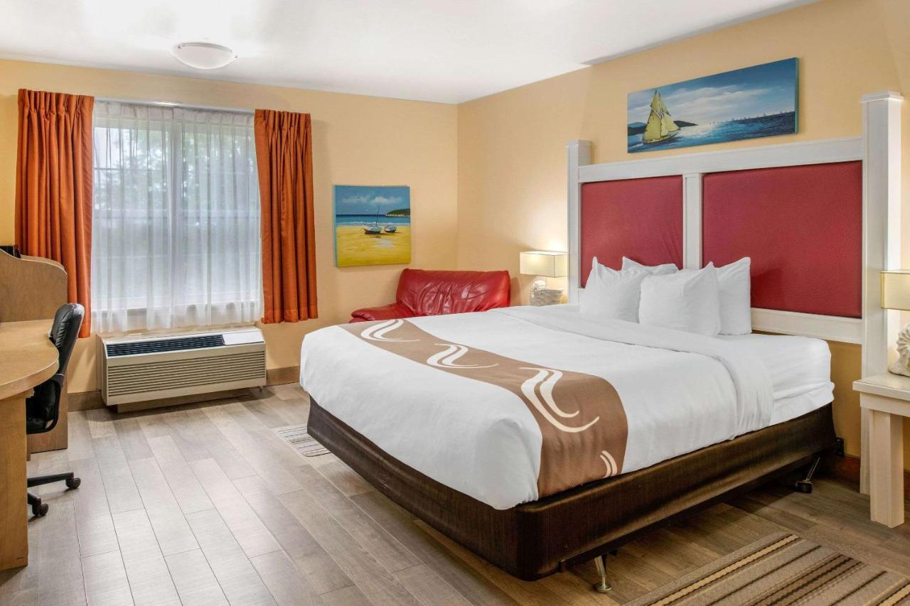 Quality Inn & Suites Cornwall Exteriör bild