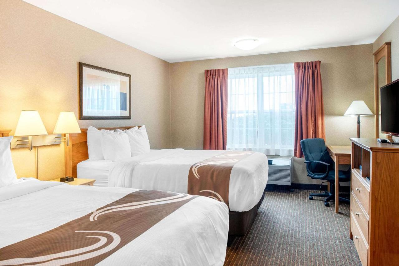 Quality Inn & Suites Cornwall Exteriör bild